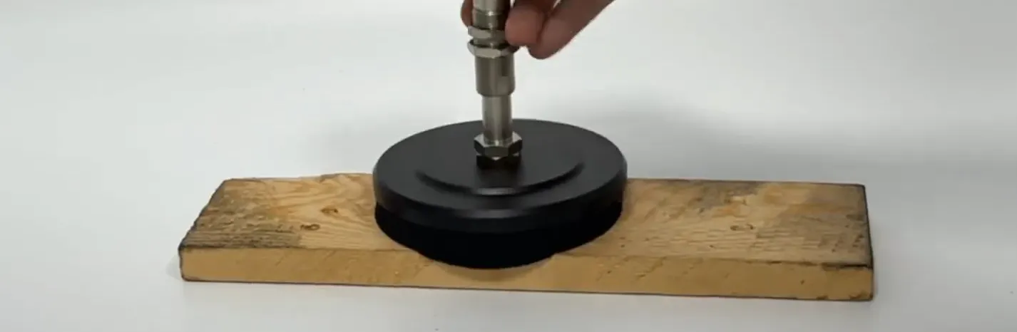 Aplicações das ventosas de espuma - Movimentação de tábuas de madeira